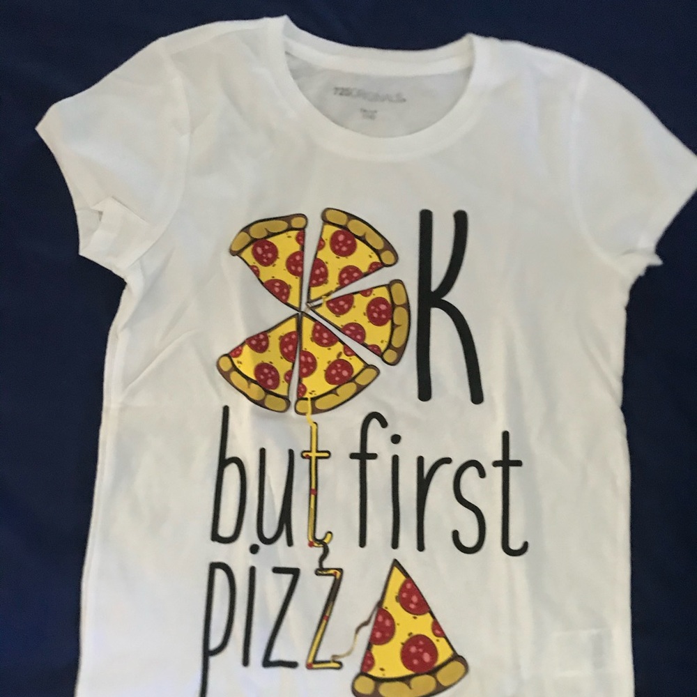 White T-shirt with pizza designs.